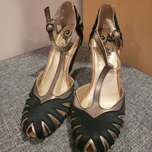 Seychelles Black and Gold Cutout Heels